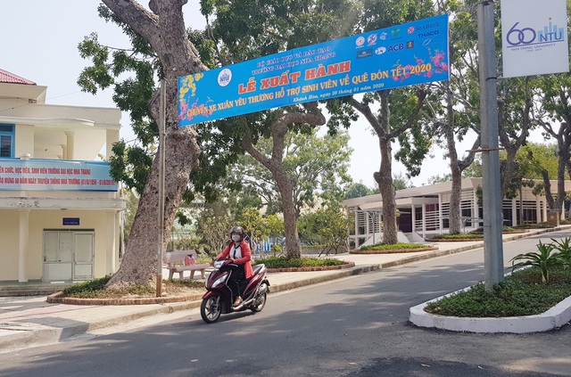 Trường ĐH Nha Trang đưa 400 sinh vi&ecirc;n về qu&ecirc; ăn Tết bằng &ldquo;chuyến xe 0 đồng&rdquo; - 1
