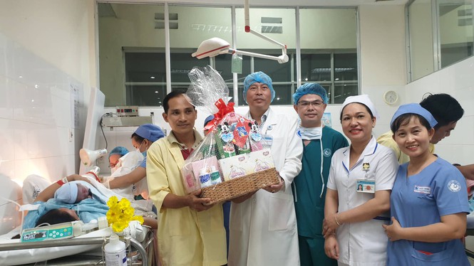 Những 'thi&ecirc;n thần' ch&agrave;o đời đ&uacute;ng thời khắc chuyển giao năm mới - ảnh 3