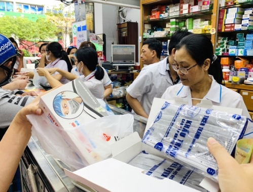 Dịch virus corona: Khẩu trang y tế đẩy giá vẫn cháy hàng