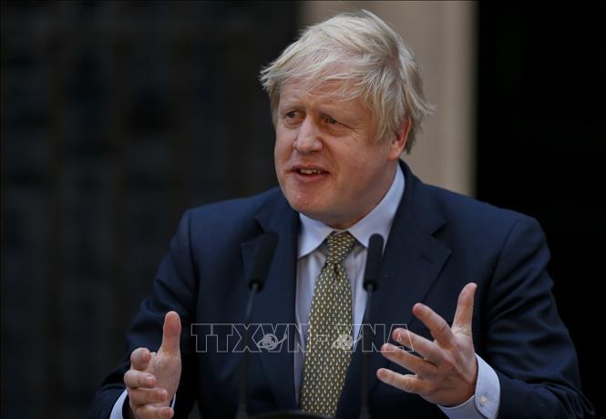 Thủ tướng Anh Boris Johnson ph&aacute;t biểu tại thủ đ&ocirc; London. Ảnh: THX/TTXVN