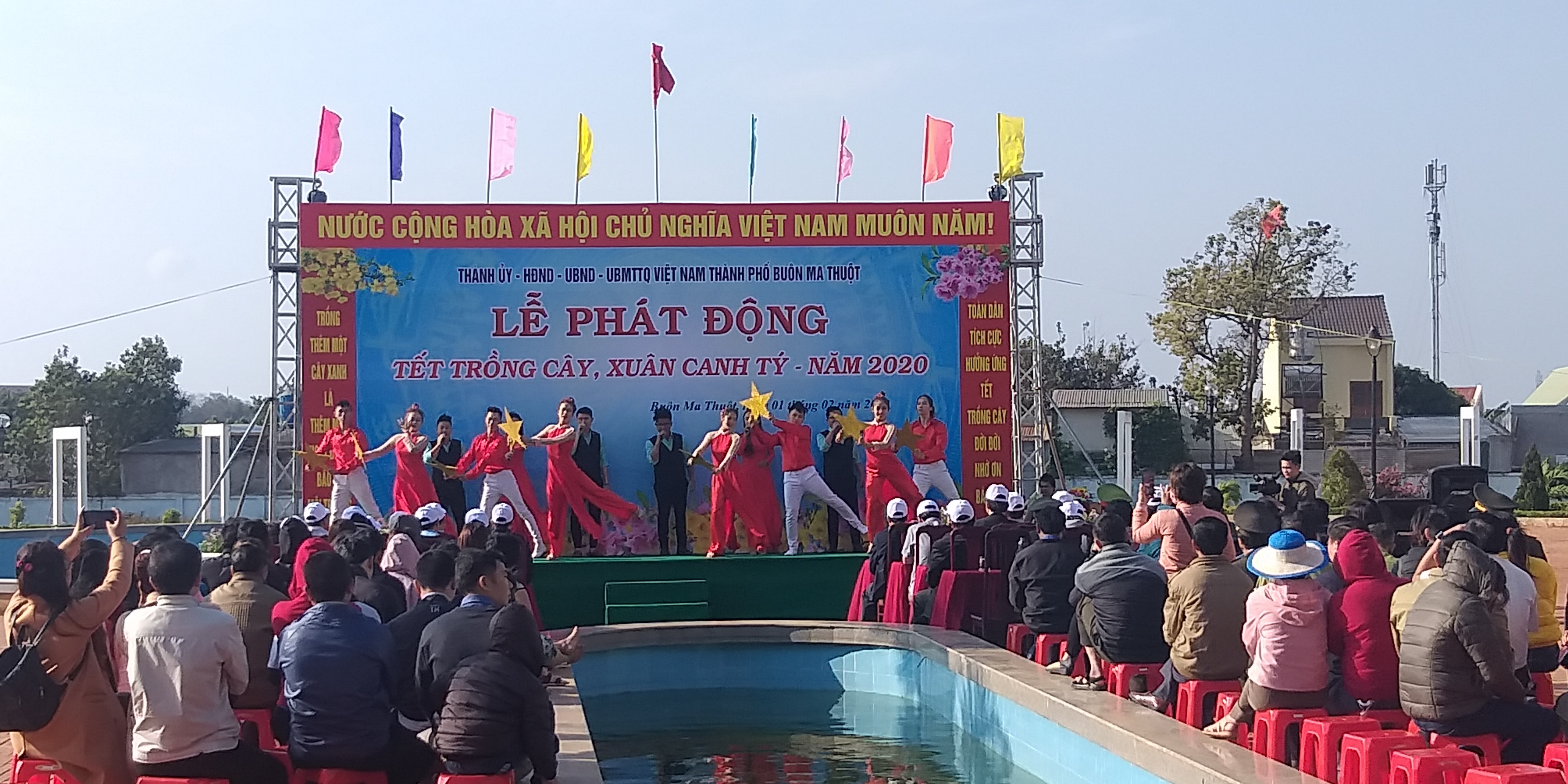 B&iacute; thư tỉnh ủy Đắk Lắk dự lễ ph&aacute;t động tết trồng c&acirc;y đời đời nhớ ơn B&aacute;c Hồ tại th&agrave;nh phố Bu&ocirc;n Ma Thuột
