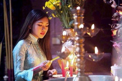 Nét đẹp dâng hương trong tín ngưỡng người Việt
