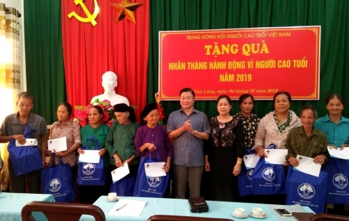 Huyện Văn Lãng, tỉnh Lạng Sơn: Chăm sóc tốt tạo nên sự an tâm của NCT