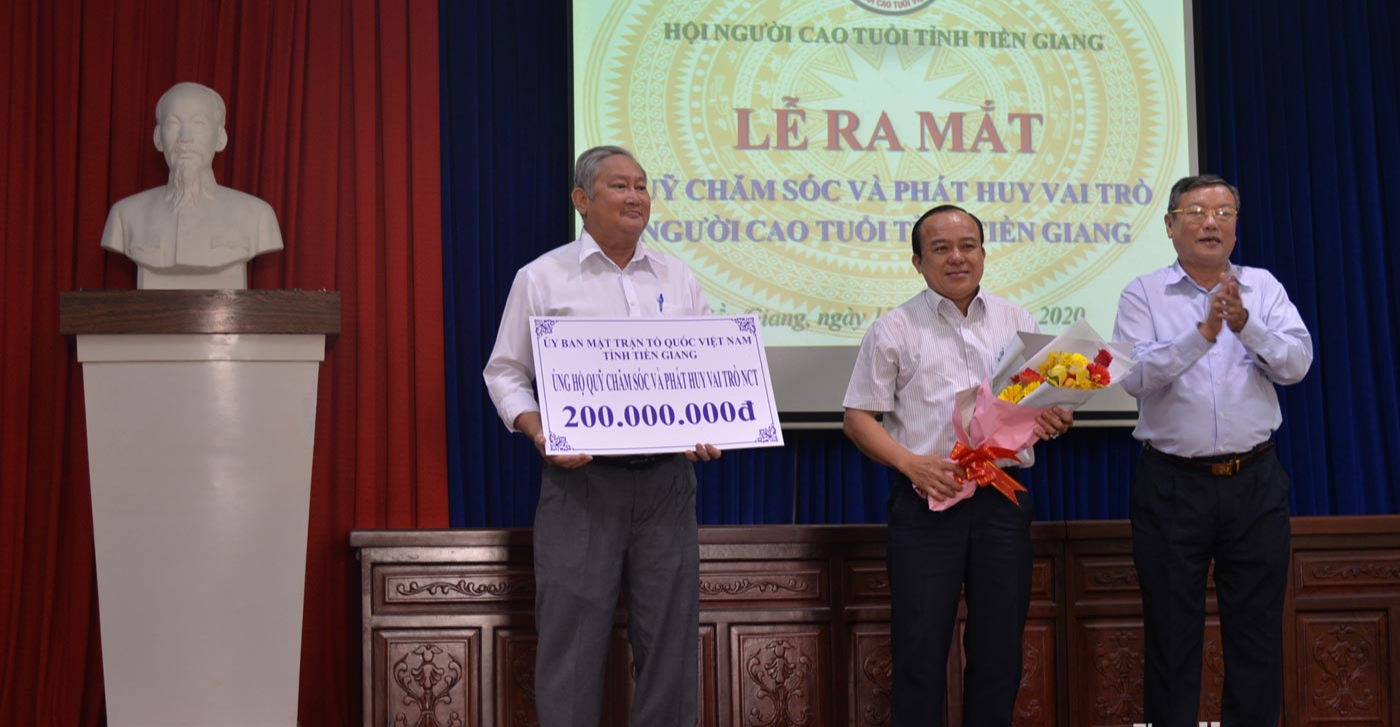 C&aacute;c đơn vị, doanh nghiệp, t&ocirc;n gi&aacute;o... đ&oacute;ng g&oacute;p cho quỹ