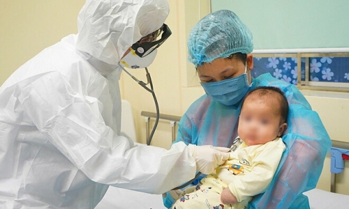 Bé 3 tháng tuổi nhiễm nCoV ở Vĩnh Phúc có thể xuất viện hôm nay