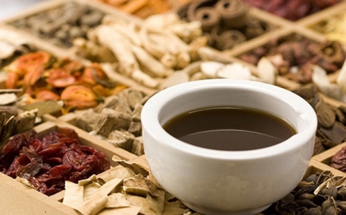 Những điều cần lưu ý khi dùng thuốc đông y cho trẻ em
