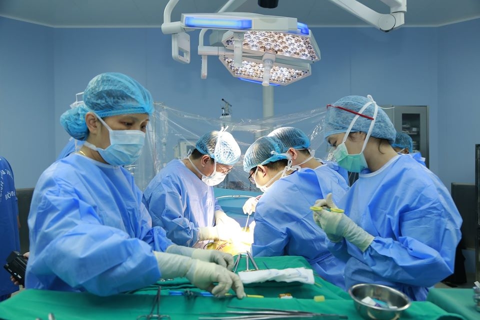 Ca gh&eacute;p gan cấp cứu từ người cho sống