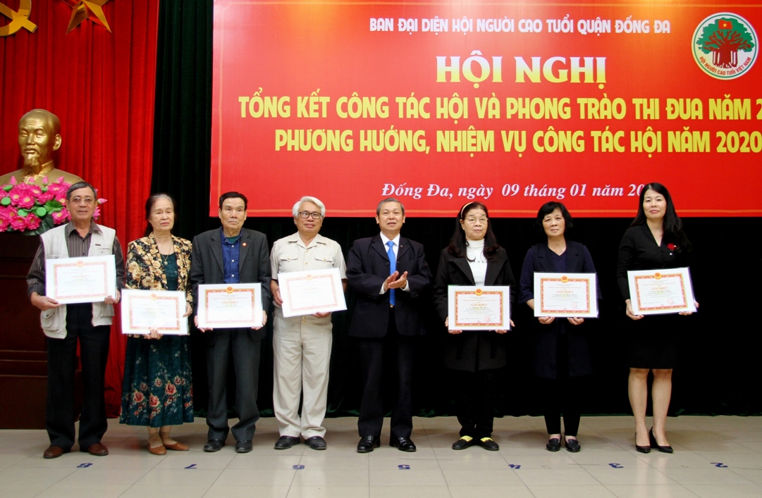 Nhiều tập thể, c&aacute; nh&acirc;n xuất sắc được khen thưởng