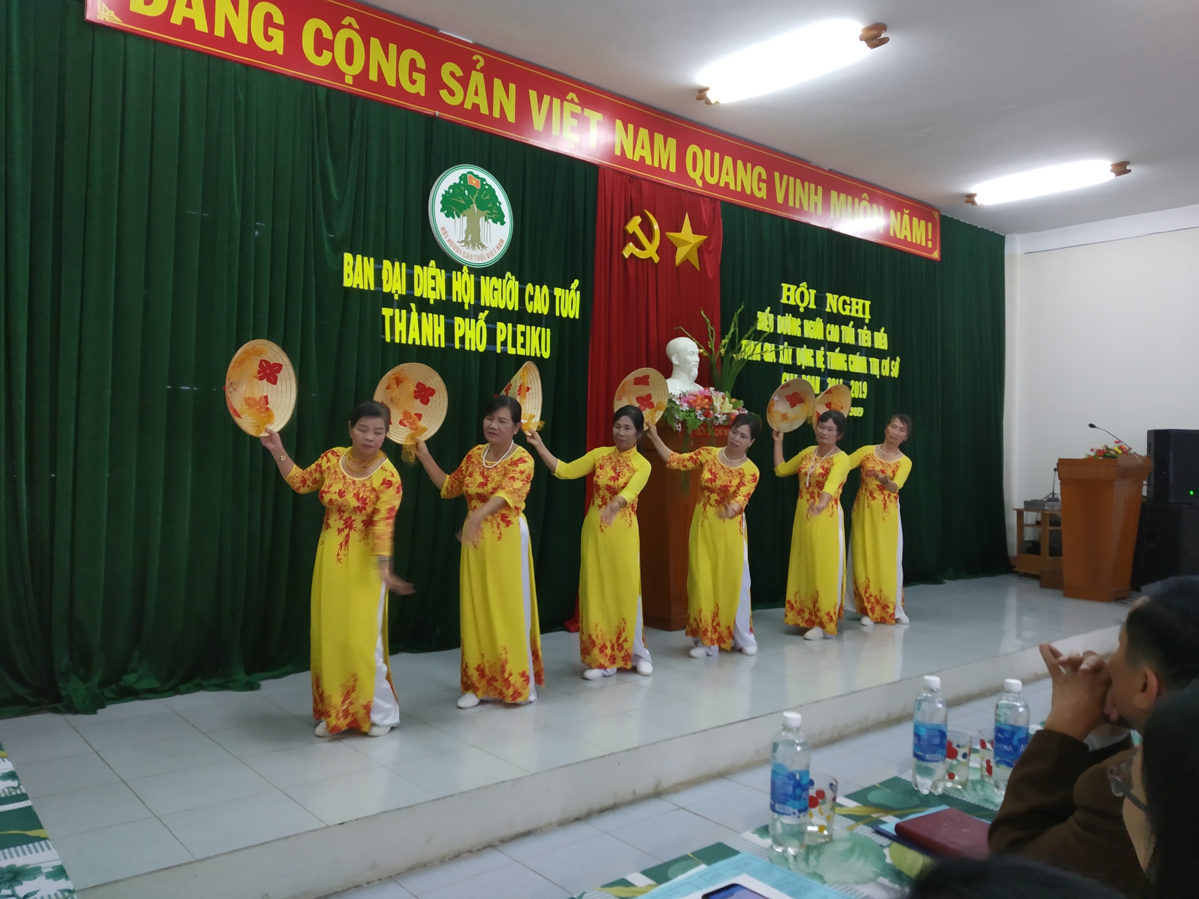 Tiết mục văn nghệ của NCT phường Y&ecirc;n Thế