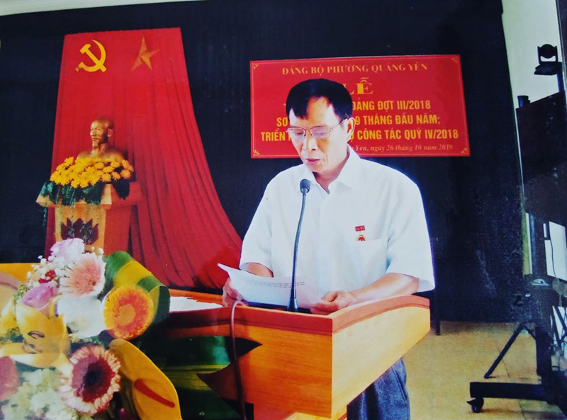 &Ocirc;ng Đặng Ngọc Trường ph&aacute;t biểu khi được trao tặng Huy hiệu 50 năm tuổi Đảng