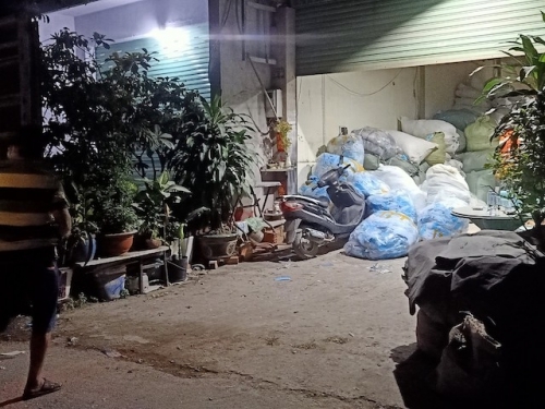 Xử phạt cơ sở thu gom gần 800kg khẩu trang bị lỗi để bán lại