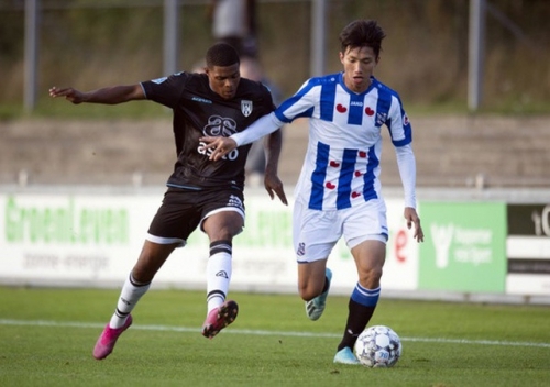 Văn Hậu chấn thương trong ngày Jong Heerenveen thắng Jong Willem II 9-1