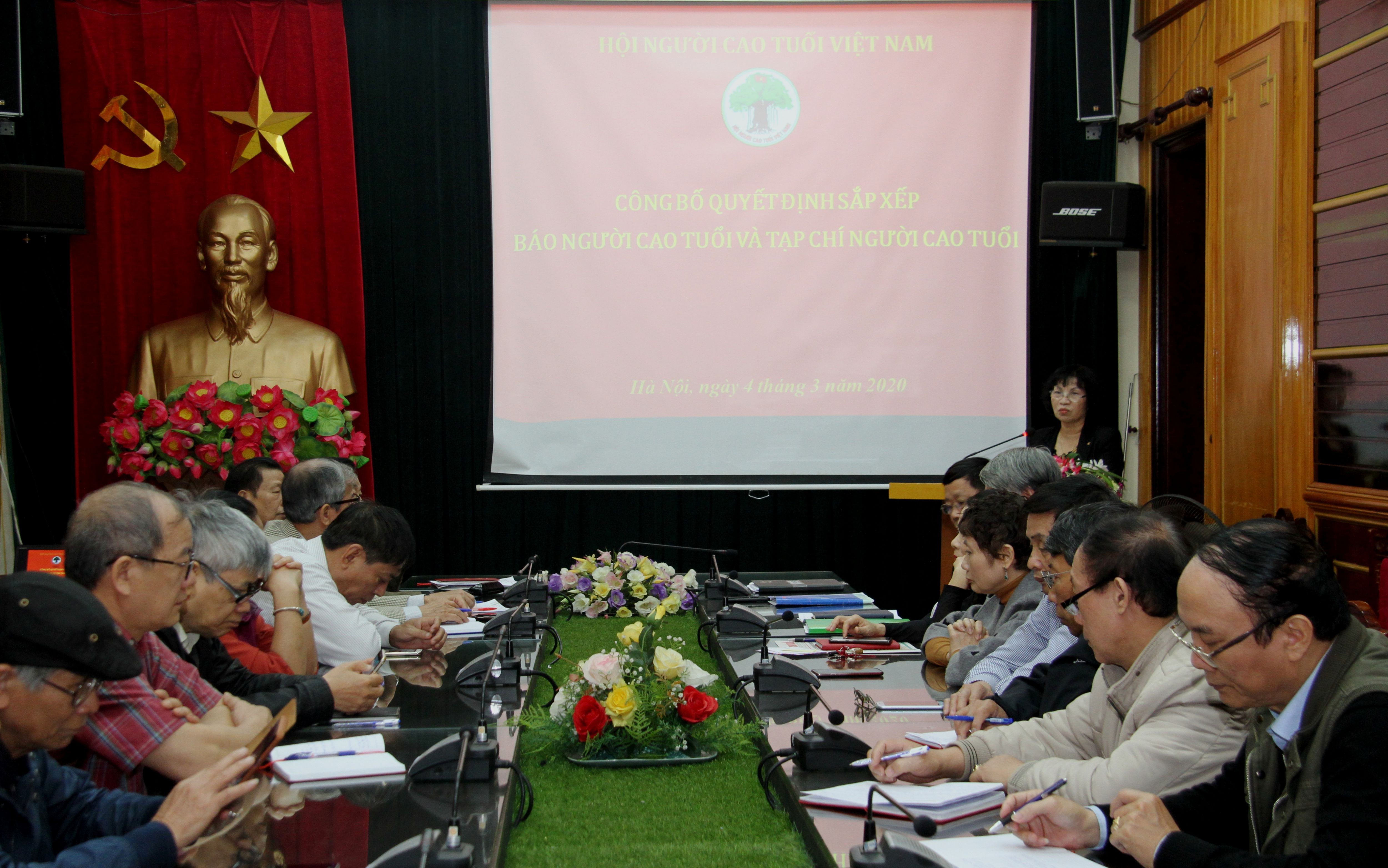 Trưởng ban Tổ chức - Kiểm tra Ho&agrave;ng Thị Việt Phương c&ocirc;ng bố quyết định
