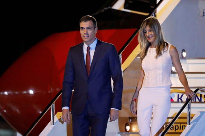 Thủ tướng T&acirc;y Ban Nha Pedro Sanchez v&agrave; phu nh&acirc;n Begona Gomez đến tham dự hội nghị thượng đỉnh G20 tại Osaka, Nhật Bản ng&agrave;y 27/6/2019