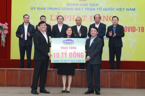Vinamilk ủng hộ 10 tỷ đồng mua thiết bị y tế giúp phát hiện nhanh COVID-19