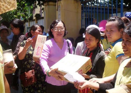 Bà Lê Thị Tám - Nhịp cầu nối những tấm lòng nhân ái với người nghèo, học sinh nghèo
