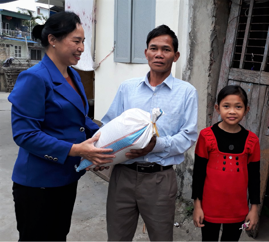 CLB Li&ecirc;n thế hệ tự gi&uacute;p nhau phường Trại Chuối hỗ trợ th&agrave;nh vi&ecirc;n kh&oacute; khăn