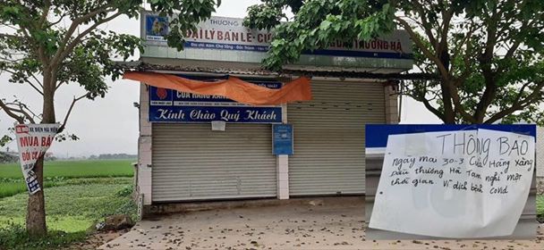 Cửa h&agrave;ng xăng dầu Thương H&agrave; tự &yacute; đ&oacute;ng cửa m&agrave; kh&ocirc;ng được cơ quan chức năng cho ph&eacute;p. Ảnh: P. Qu&acirc;n.