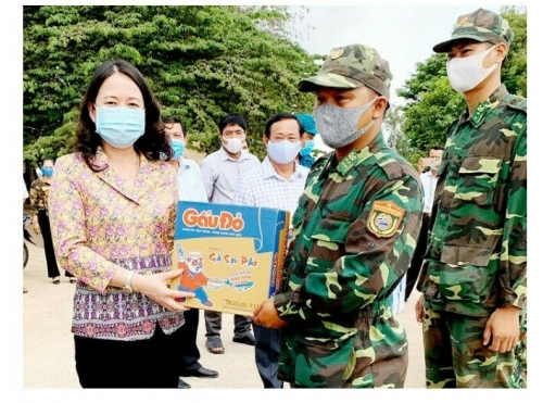 Lãnh đạo tỉnh An Giang thăm và động viên lực lượng làm nhiệm vụ phòng, chống dịch bệnh Covid-19