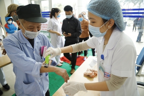 Người cao tuổi bình tĩnh, vững vàng trong đại dịch Covid-19