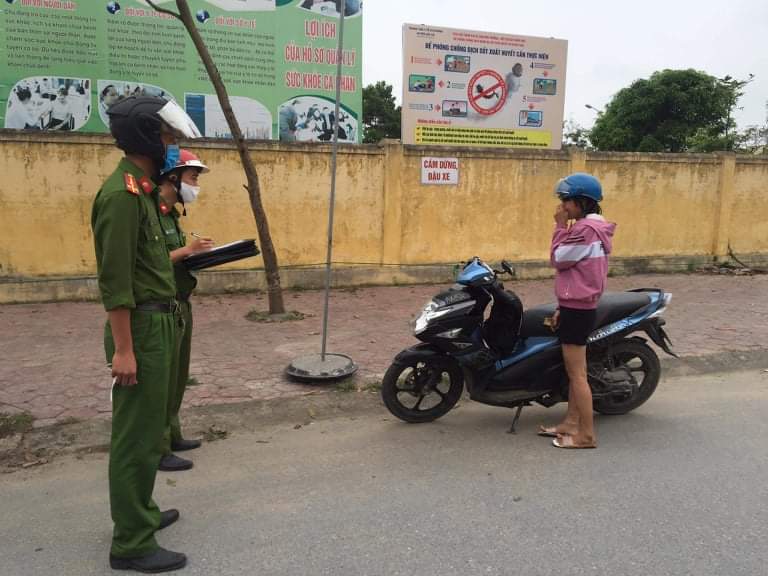 Hà Tĩnh: Xã Thạch Châu phạt 6 trường hợp không thực hiện biện pháp phòng chống dịch Covid-19