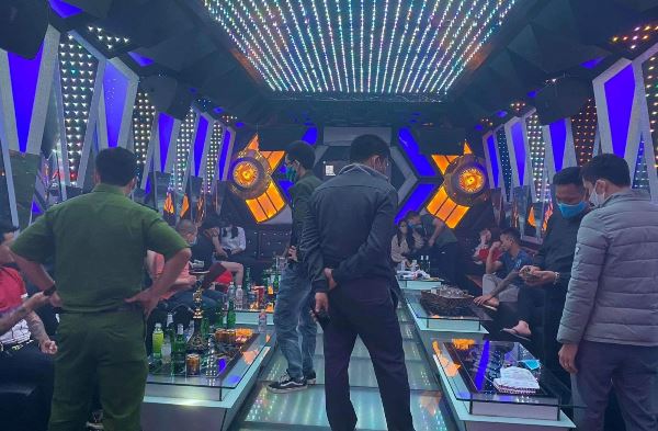 Thanh Hóa: 11 thanh niên vẫn tụ tập hát karaoke và sử dụng ma túy