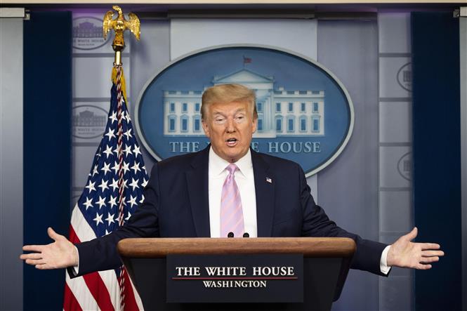 Tổng thống Mỹ Donald Trump tại cuộc họp b&aacute;o về dịch COVID-19 ở Washington, DC, Mỹ, ng&agrave;y 10/4/2020. Ảnh: AFP