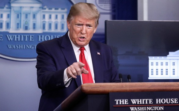Tổng thống Mỹ Donald Trump tuy&ecirc;n bố ngừng cấp kinh ph&iacute; cho Tổ chức Y tế thế giới (WHO) đồng thời chỉ tr&iacute;ch tổ chức n&agrave;y trong việc xử l&yacute; Covid-19. Ảnh: REUTERS