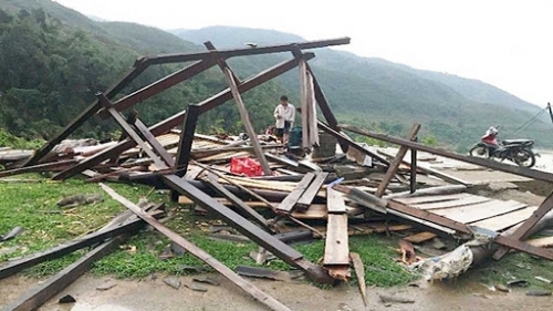 Mưa to kèm dông lốc tại Bắc Bộ khiến 3 người tử vong, hơn 1.600 nhà dân bị tốc mái
