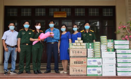 Tiếp sức cho tuyến đầu chống dịch