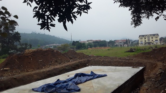 Khu đất 1,3ha nằm trong diện t&iacute;ch dự tr&ugrave; x&acirc;y dựng chợ mới, nhưng bỏ hoang từ năm 2005 đến nay