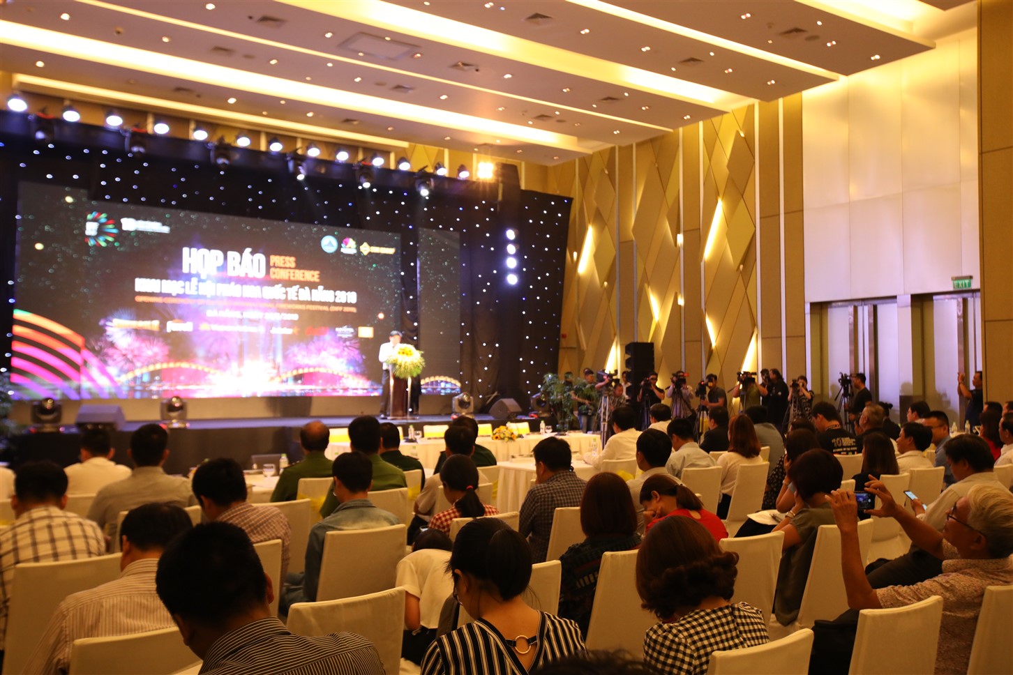 Th&agrave;nh phố Đ&agrave; Nẵng v&agrave; Tập đo&agrave;n Sun Group tổ chức họp b&aacute;o ch&iacute;nh thức c&ocirc;ng bố Khai mạc Lễ hội ph&aacute;o hoa Quốc tế Đ&agrave; Nẵng 2019