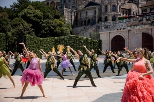 Những hình ảnh đầu tiên của show Vũ hội ánh dương tại Bà Nà Hills