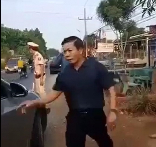 Miễn nhiệm Phó chủ tịch HĐND huyện từng gây náo loạn tại chốt kiểm dịch 
