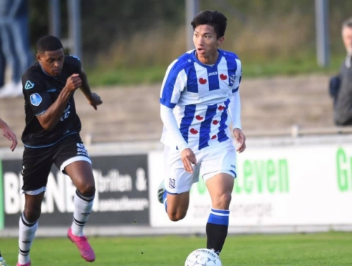 HLV Jansen xác nhận Heerenveen đang đàm phán giữ lại Văn Hậu