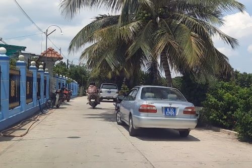 Xã Mỹ Đức Đông, huyện Cái Bè, tỉnh Tiền Giang: Có hay không việc dự Đại hội Đảng bộ xong, dùng xe công đi ăn nhậu?