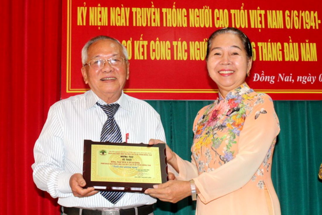 Ch&uacute;c thọ NCT tỉnh Đồng Nai. Ảnh IT