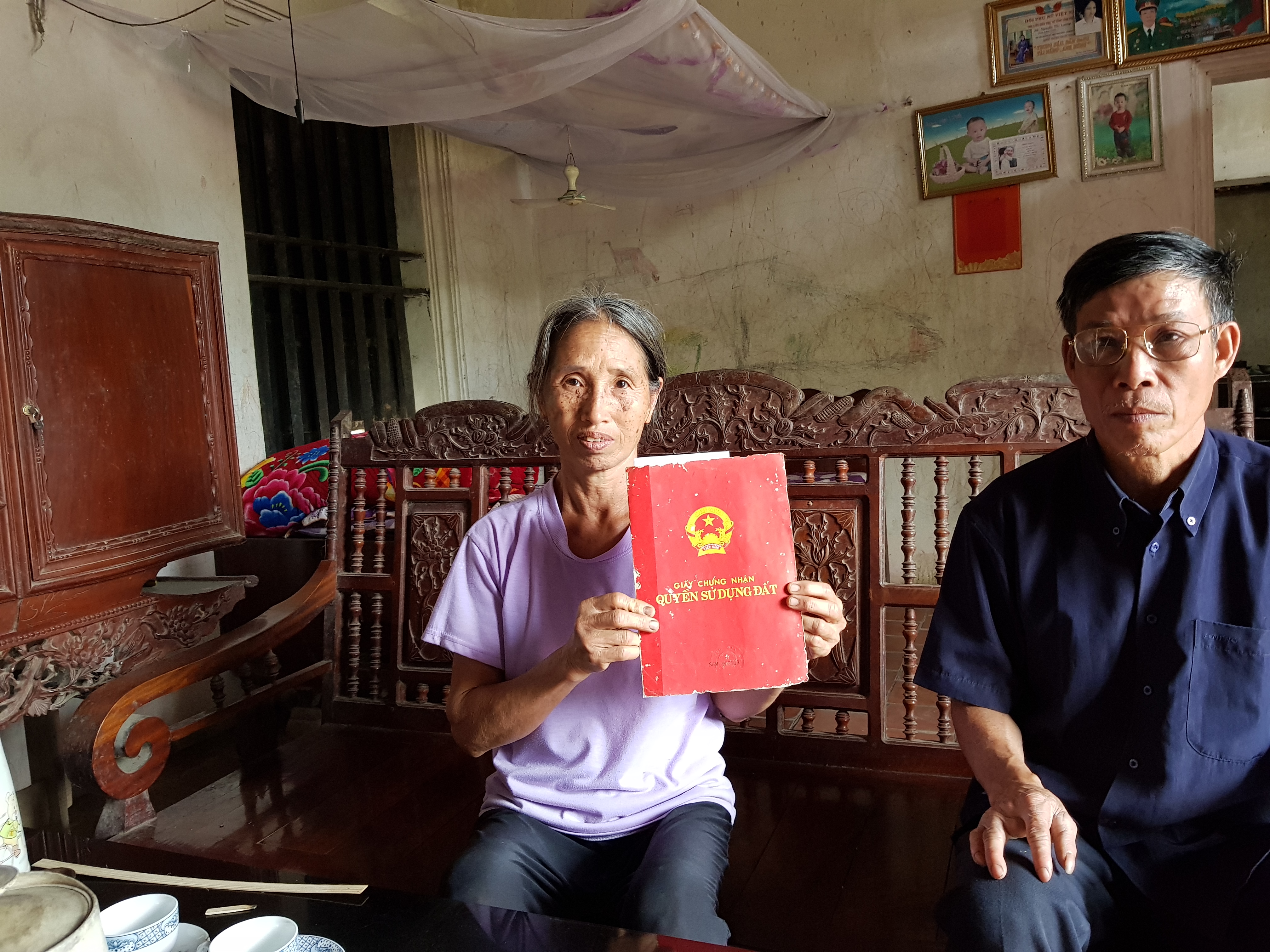 Người d&acirc;n bức x&uacute;c v&igrave; đất c&oacute; sổ đỏ r&otilde; r&agrave;ng nhưng bị chiếm đoạt