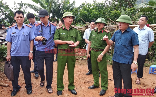 Cơ C&ocirc;ng an đ&atilde; c&oacute; mặt tại hiện trường để phong tỏa v&agrave; điều tra l&agrave;m r&otilde;. (Ảnh CAND)