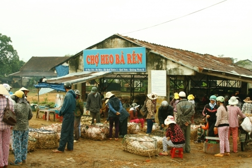 Chợ “độc”  ở xứ Quảng