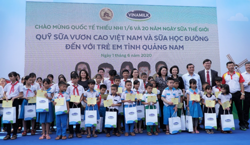 Vinamilk mang niềm vui uống sữa đến với trẻ em Quảng Nam