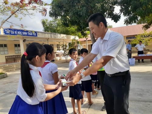 Vinamilk được lựa chọn là đơn vị triển khai sữa học đường tại Trà Vinh