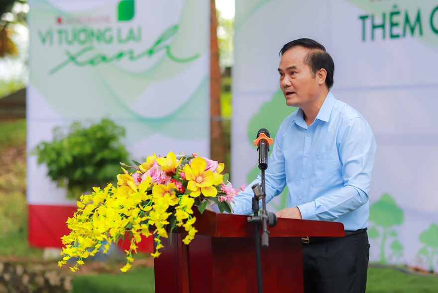 Ảnh 2: Đồng ch&iacute; Ho&agrave;ng Việt Phương &ndash; B&iacute; thư huyện ủy Y&ecirc;n Sơn, tỉnh Tuy&ecirc;n Quang ph&aacute;t biểu tại chương tr&igrave;nh