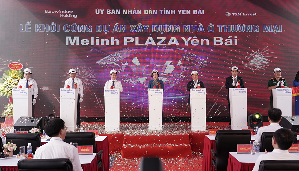 C&aacute;c đại biểu c&ugrave;ng thực hiện ấn n&uacute;t khởi c&ocirc;ng dự &aacute;n Melinh PLAZA Y&ecirc;n B&aacute;i