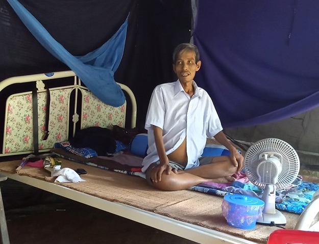 Anh B&eacute; H&ugrave;ng mắc bệnh ung thư gan trong ngh&egrave;o kh&oacute;