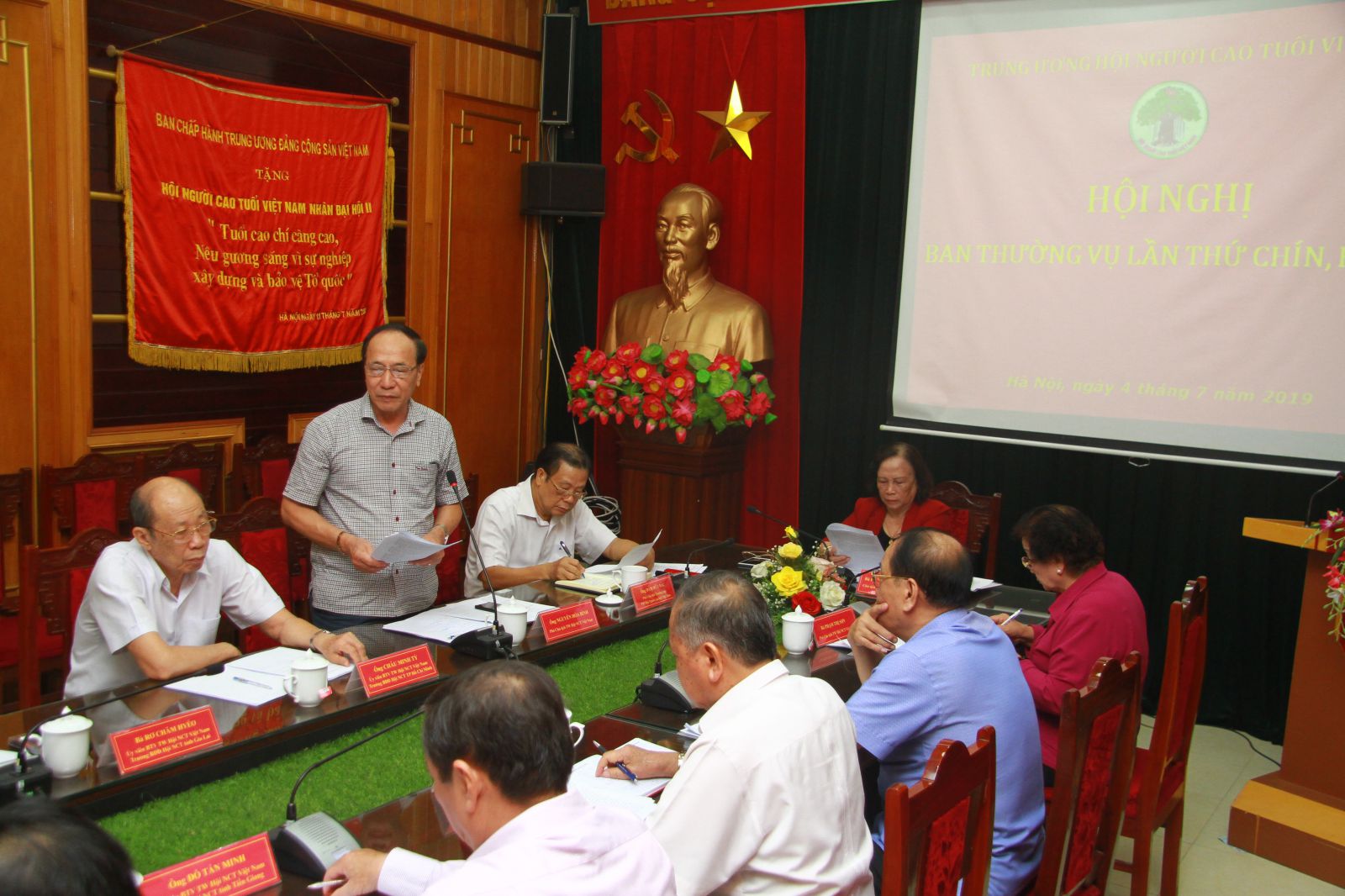 Ph&oacute; Chủ tịch Nguyễn H&ograve;a B&igrave;nh ph&aacute;t biểu