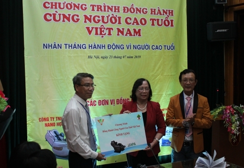 Chương trình Đồng hành cùng NCT Việt Nam: Tình cảm sâu nặng đối với những NCT có công với nước