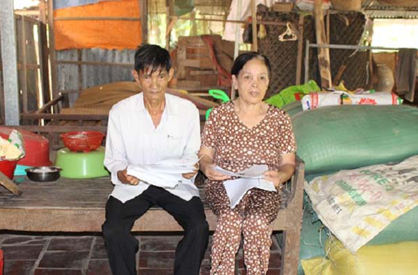 Vợ chồng &ocirc;ng H&agrave; Văn Lợt