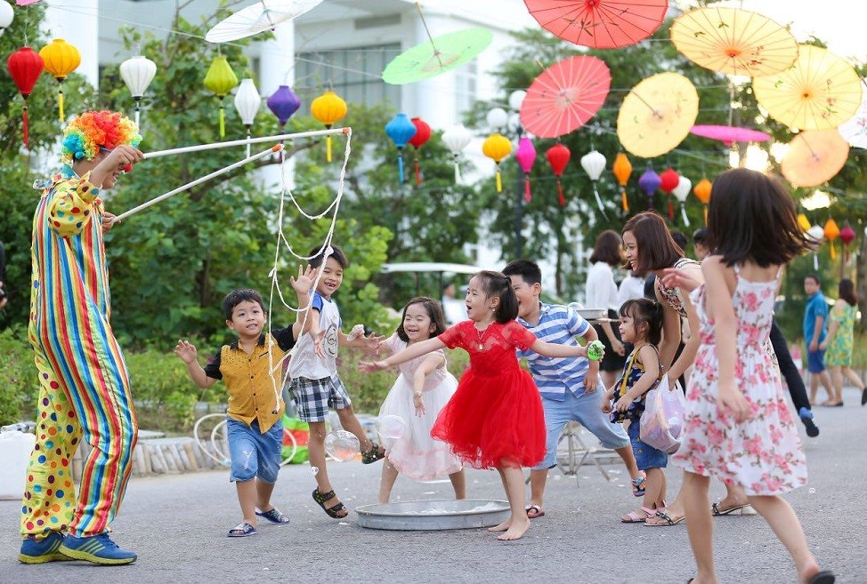 Ảnh 1: M&ugrave;a h&egrave; đ&uacute;ng nghĩa l&agrave; khi con được thỏa sức vui đ&ugrave;a