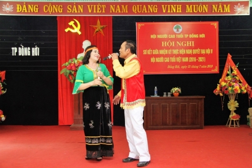 Khắp nơi chăm sóc, phát huy vai trò người cao tuổi